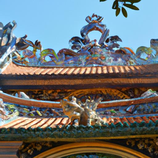 Một bức ảnh close-up của đồ lam đi chùa Nha Trang với những chi tiết tinh xảo