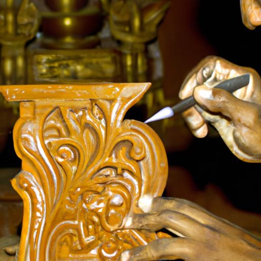 Nghệ nhân tài hoa khắc hoa văn tinh xảo trên bàn thờ gỗ